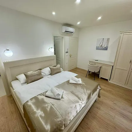 Grace - Heart Of The Old Town * Split